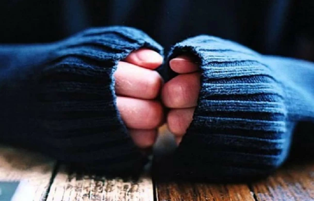 Έχετε παγωμένα χέρια ή πόδια; – Πότε πρέπει να δείτε γιατρό